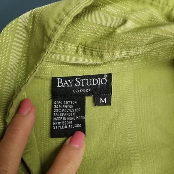 Green 3 Three Name Brand Blouses Button Down & Crewneck Sweater Tops - Picture 11 of 12